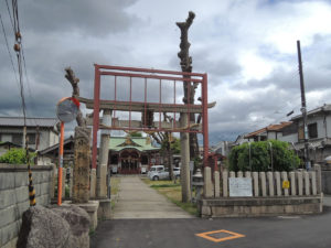 途中にある小坂神社：司馬遼太郎記念館へ行く