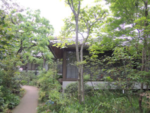 庭に面した書斎が見えてきた：司馬遼太郎記念館へ行く